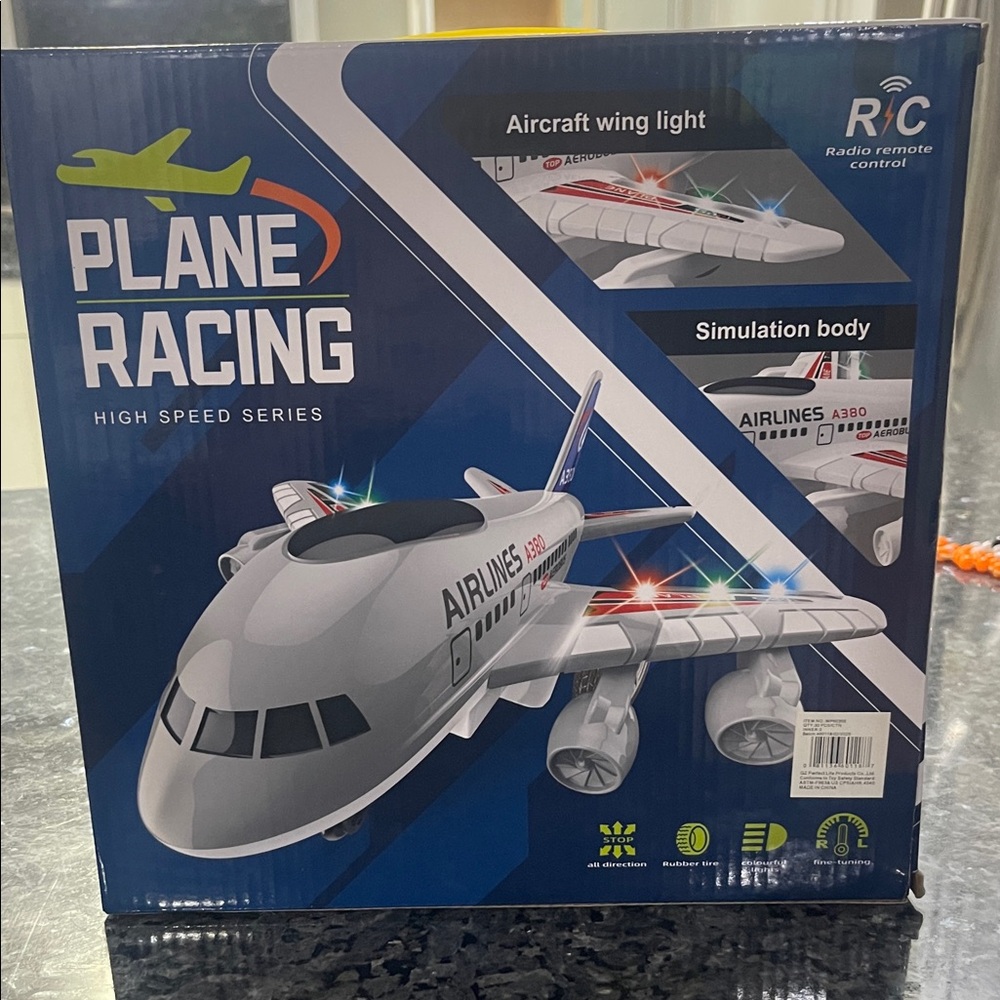 White and Red R/C Plane Racing Toy - Picture 2 of 3